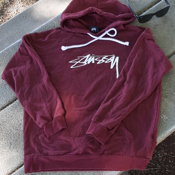 stussy burgundy hoodie